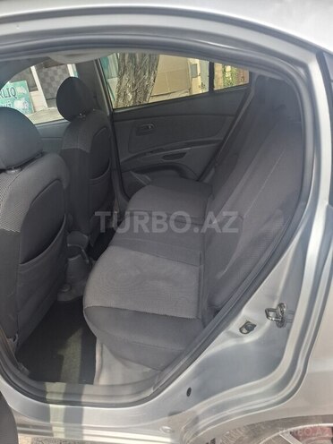 Kia Rio-5