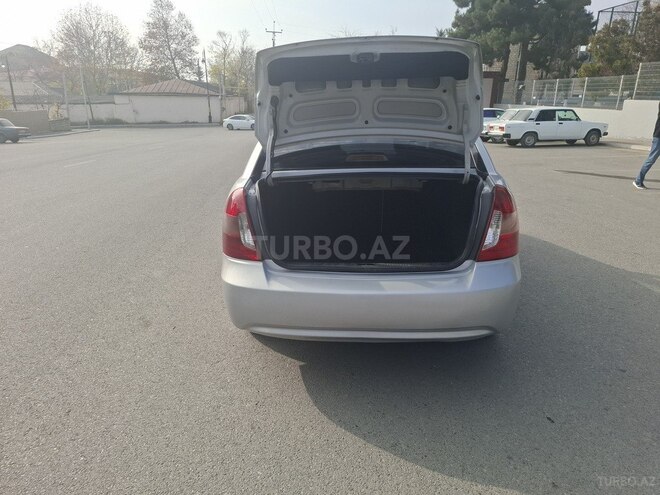Hyundai Accent-7
