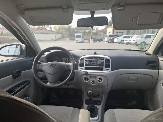 Hyundai Accent-5