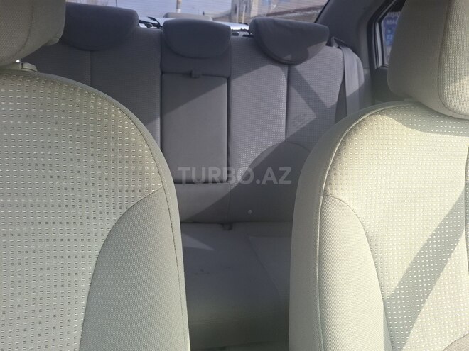 Hyundai Accent-4