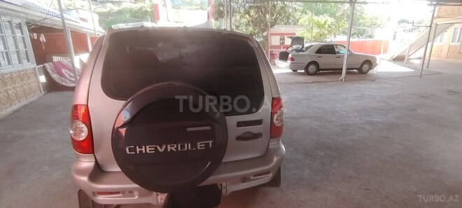 Chevrolet Niva-4