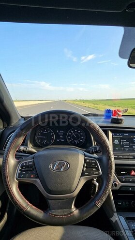 Hyundai Elantra-15