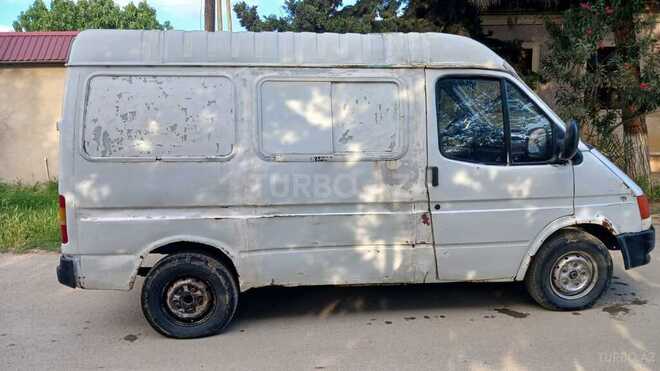 Ford Transit-13