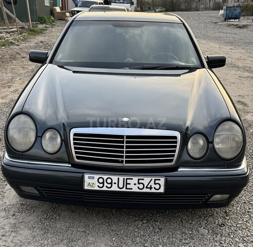 Mercedes E 200-1