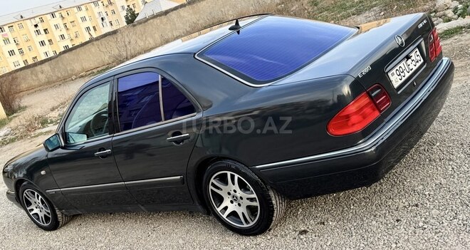 Mercedes E 200-5