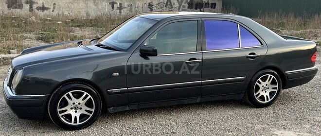 Mercedes E 200-4