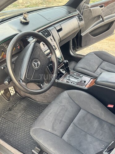 Mercedes E 200-9