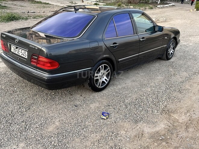 Mercedes E 200-3