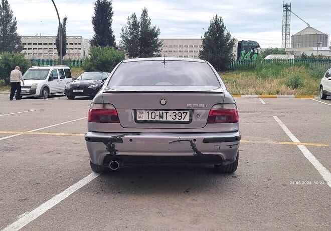 BMW 528-2