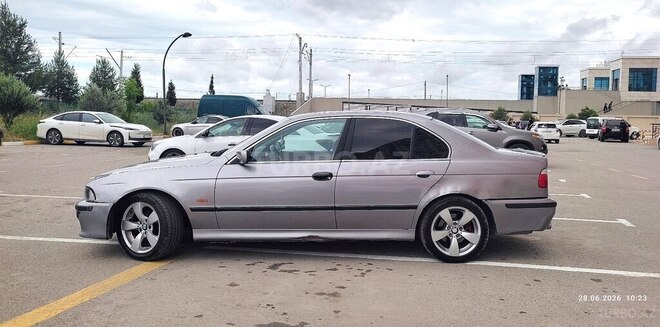 BMW 528-7