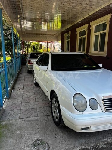 Mercedes E 230-2