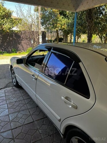 Mercedes E 230-4