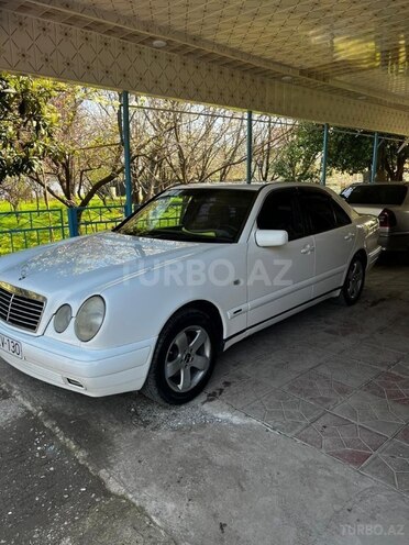 Mercedes E 230-3