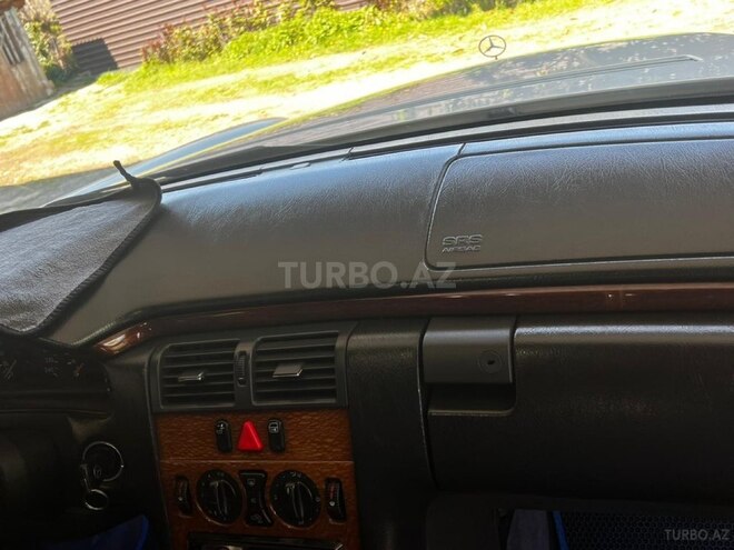 Mercedes E 230-8
