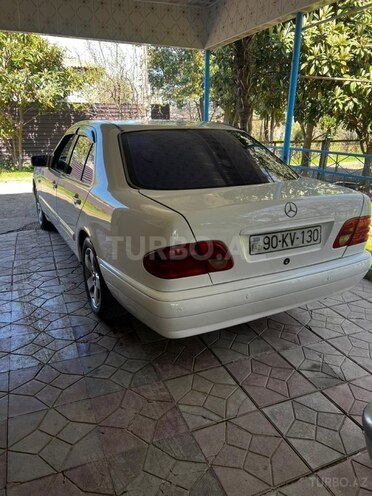 Mercedes E 230-5