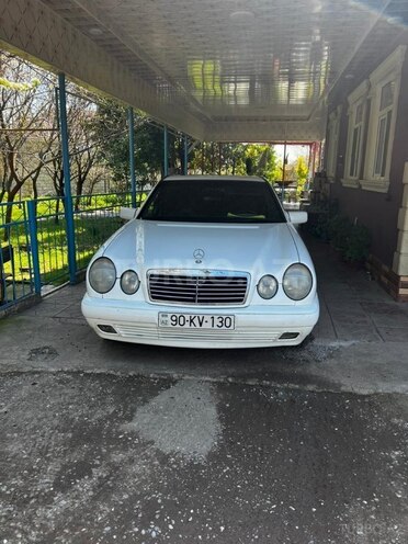 Mercedes E 230-1