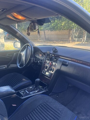 Mercedes E 240-6