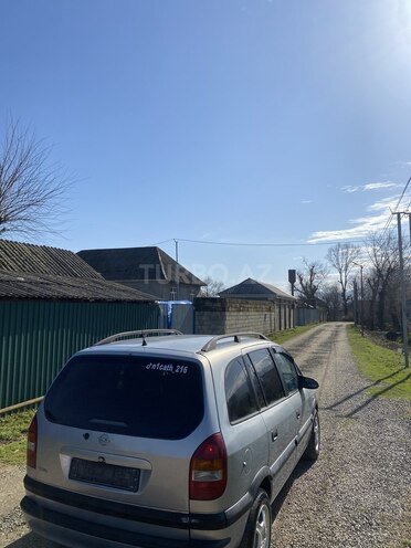 Opel Zafira-4