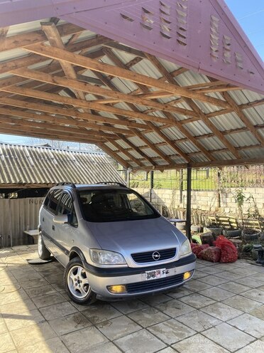 Opel Zafira-1
