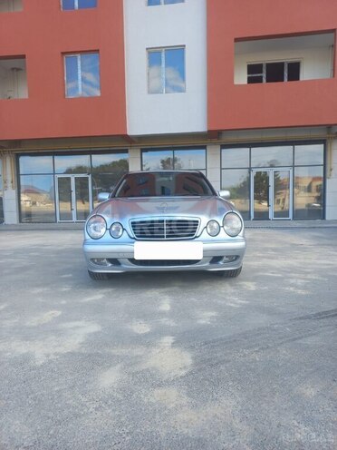 Mercedes E 220-1
