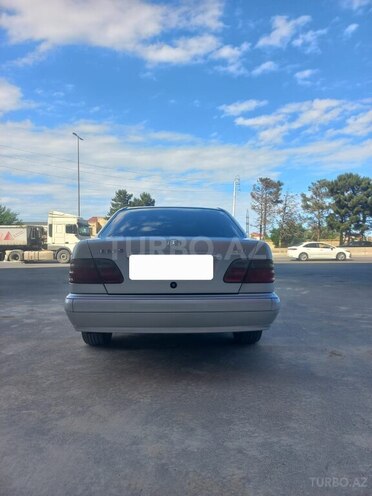 Mercedes E 220-4