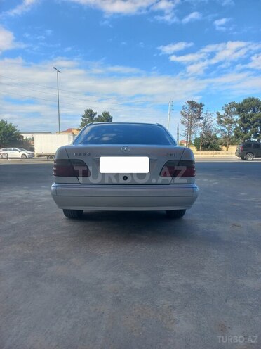 Mercedes E 220-3