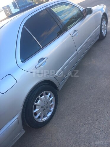 Mercedes E 220-9
