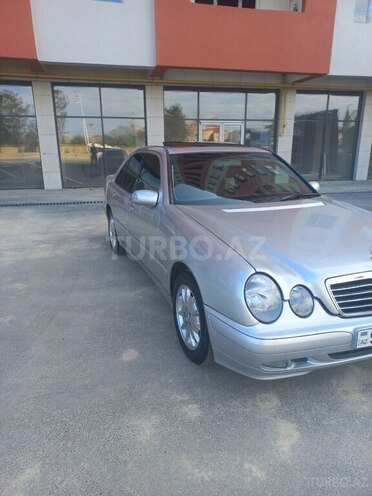 Mercedes E 220-10