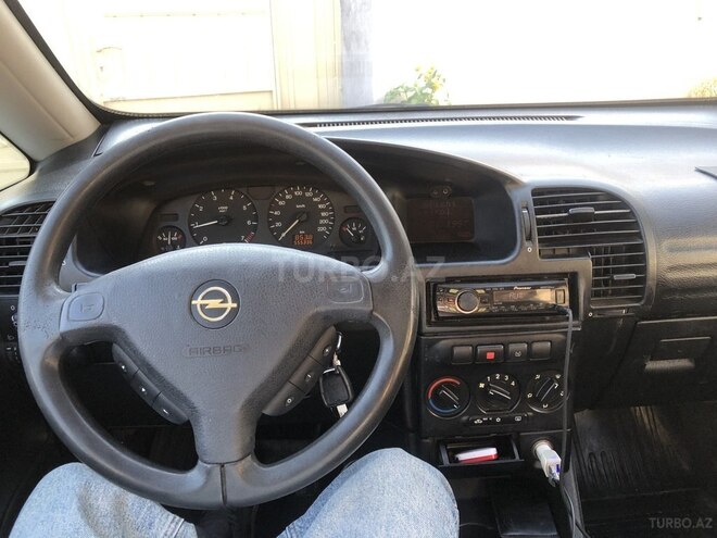 Opel Zafira-9