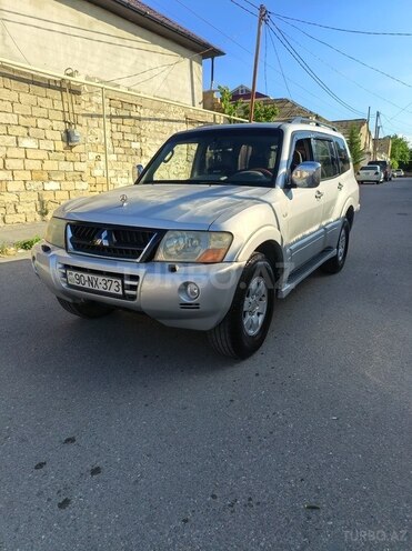 Mitsubishi Pajero-3