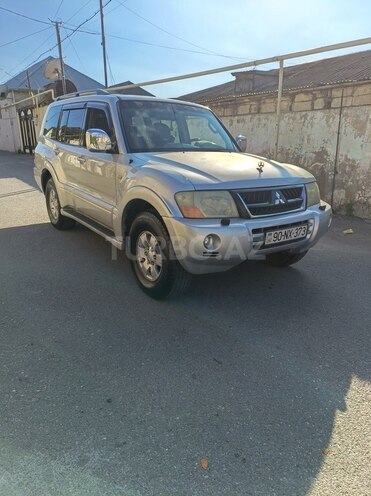 Mitsubishi Pajero-4