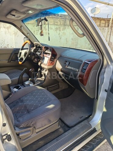 Mitsubishi Pajero-10