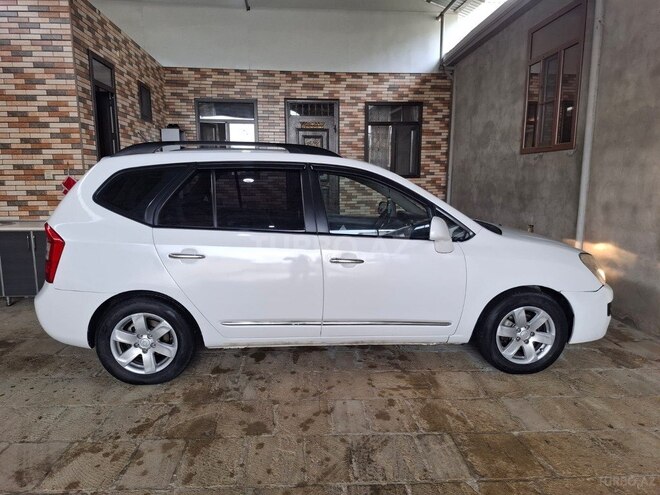 Kia Carens-6