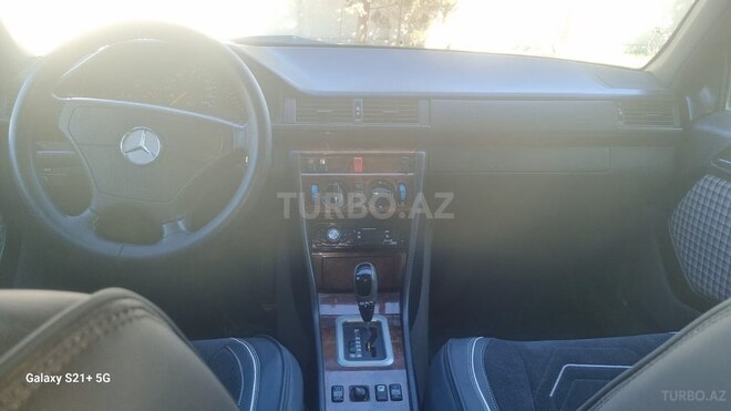 Mercedes E 300-9