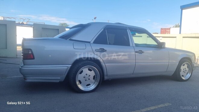 Mercedes E 300-5