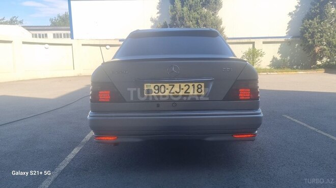 Mercedes E 300-10