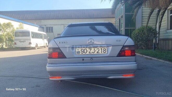 Mercedes E 300-2