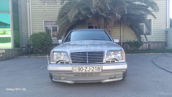 Mercedes E 300-1