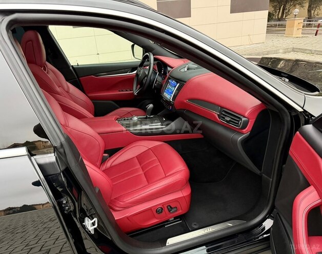 Maserati Levante-12