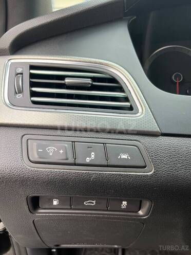 Hyundai Sonata-4