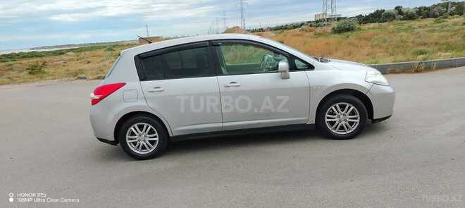 Nissan Tiida-12