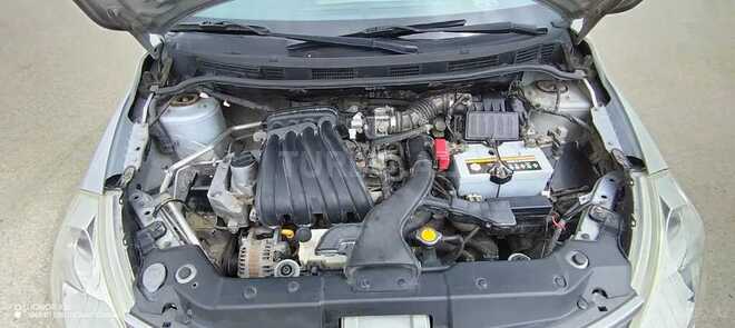 Nissan Tiida-20