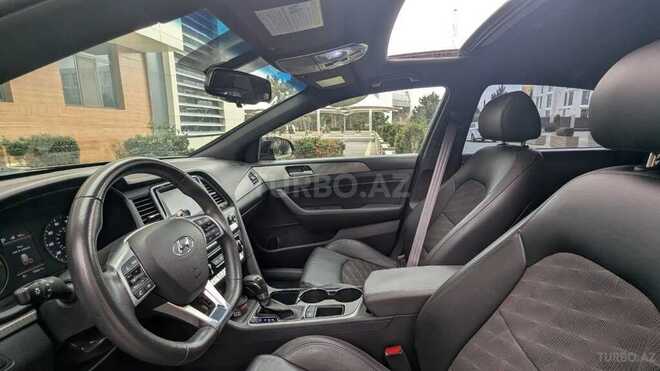 Hyundai Sonata-12