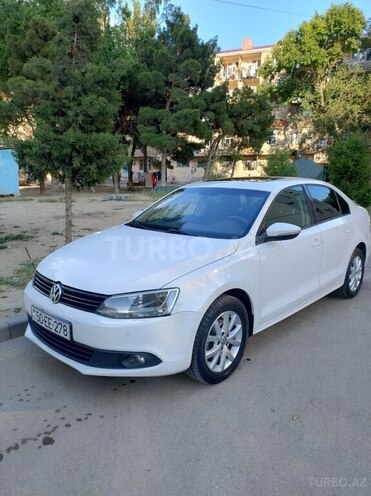 Volkswagen Jetta-1
