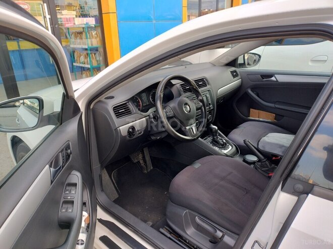 Volkswagen Jetta-9