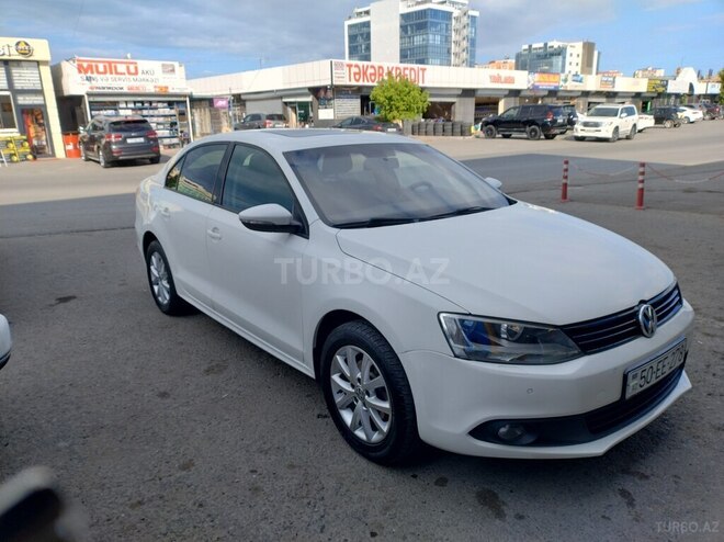 Volkswagen Jetta-13