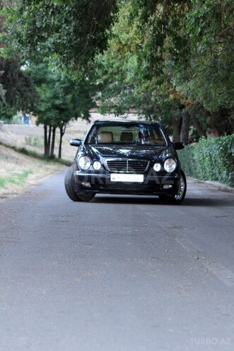 Mercedes E 240-1