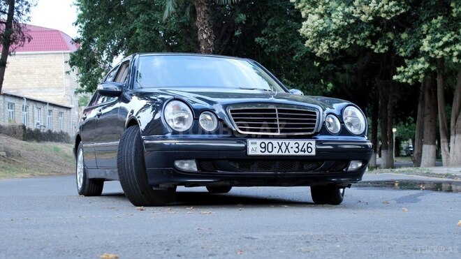 Mercedes E 240-3
