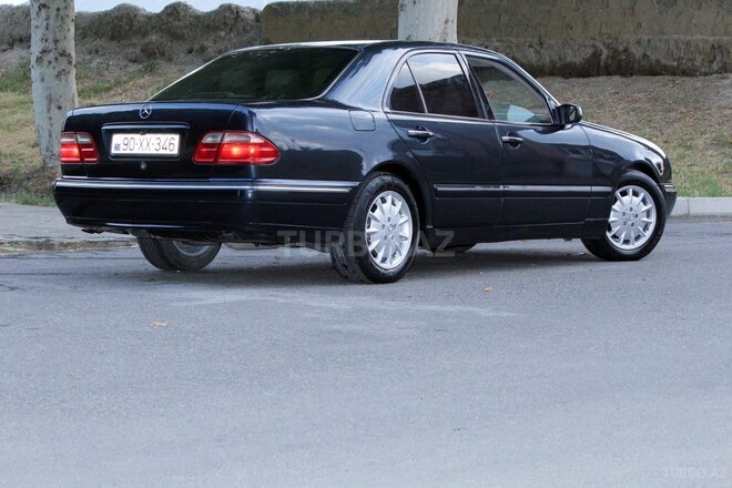 Mercedes E 240-4