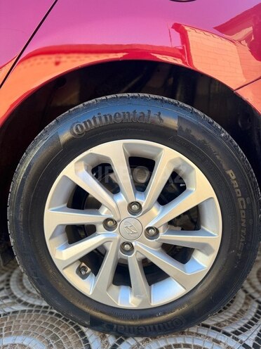 Hyundai Accent-7